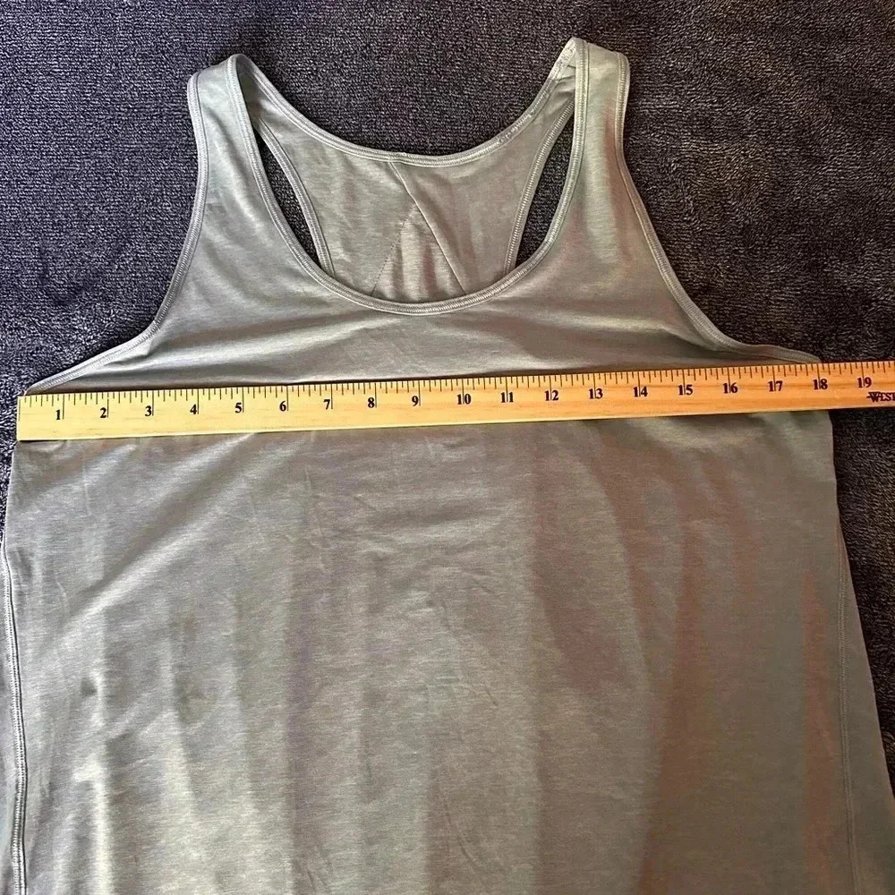 Lululemon Essential Tank - Picture 2 of 5